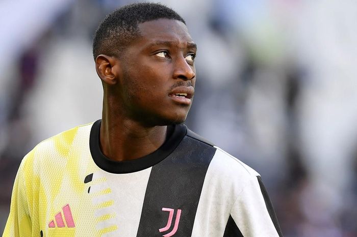 Tin tức về chuyển nhượng 3/6: MU mua Kolo Muani, Milan ký Modric