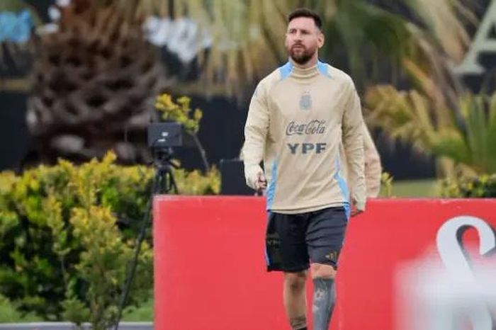 Lionel Messi tập trung cùng đội tuyển Argentina