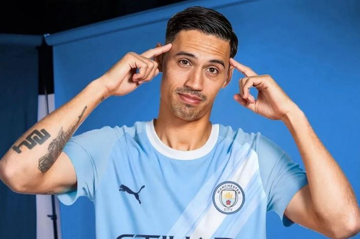 Man City kích nổ 'bom tấn' đầu tiên