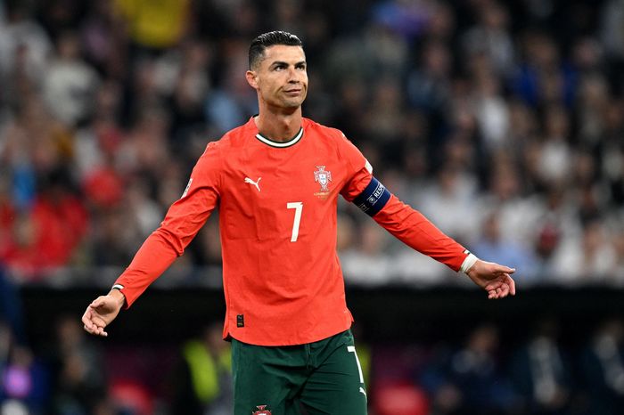 Ronaldo khiến CĐV ngỡ ngàng