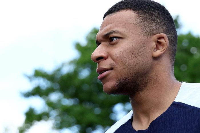 Đội của Mbappe sa thải hàng loạt