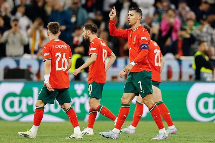 Ronaldo tỏa sáng, Bồ Đào Nha vào chung kết Nations League