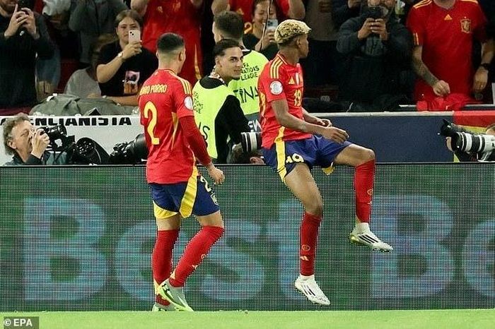 Yamal làm nên 'điều thần kỳ' trước Mbappe, Pháp nhận thống kê sốc