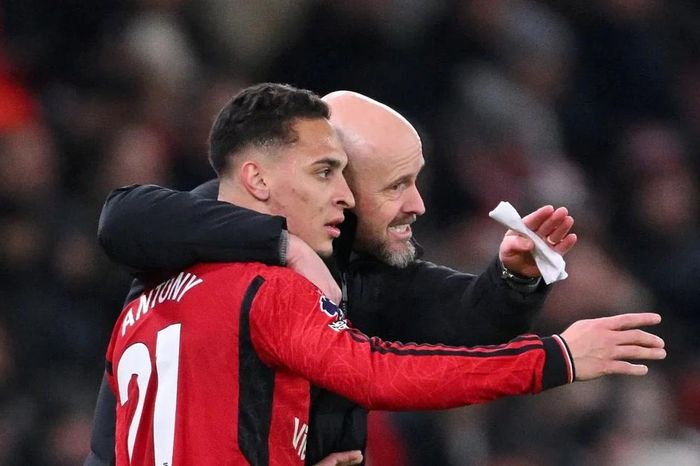 Antony rời 'địa ngục' Man Utd, tái ngộ thầy cũ Erik ten Hag