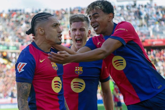 Raphinha đánh bại Yamal, nhận giải Cầu thủ xuất sắc nhất La Liga