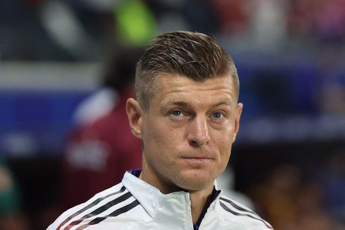 Hành động đẹp của Raul với Kroos khiến fan Real phấn khích