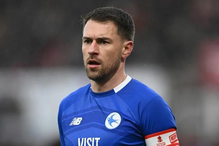 Aaron Ramsey bất ngờ tái xuất sân cỏ