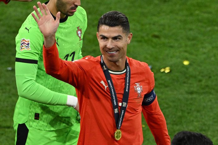 Ronaldo: 'Có phải gãy chân vì đội tuyển, tôi cũng sẵn sàng'