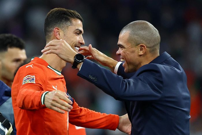 Ronaldo - chấm hết hay dấu chấm lửng