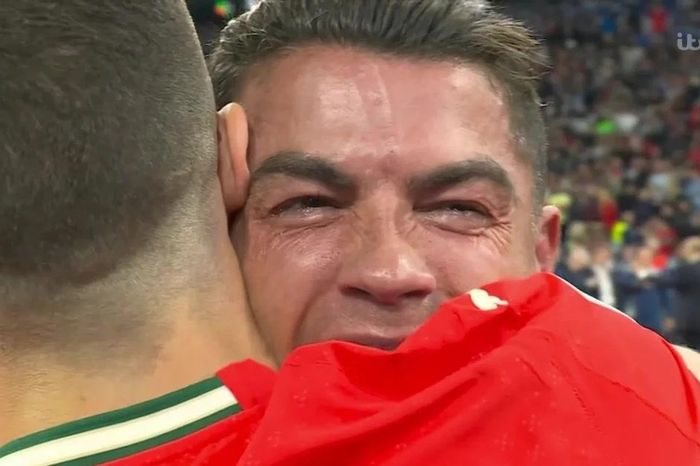 Chùm ảnh: Ronaldo bật khóc cùng Bồ Đào Nha nâng cúp vô địch Nations League