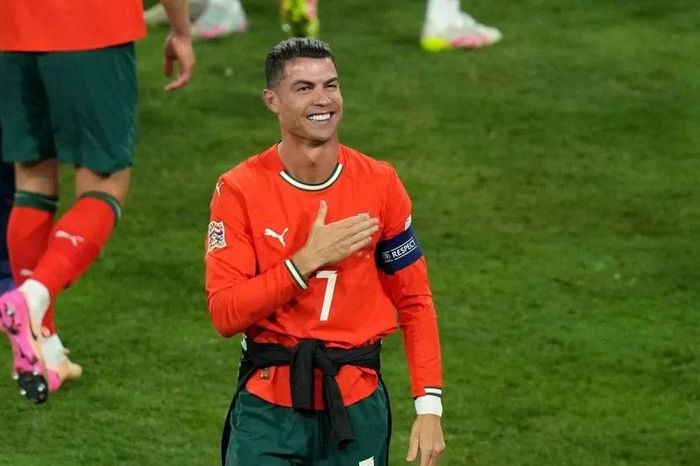 Ronaldo lập kỷ lục mới cùng tuyển Bồ Đào Nha