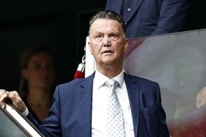 HLV Louis van Gaal tiếp tục chê Man Utd