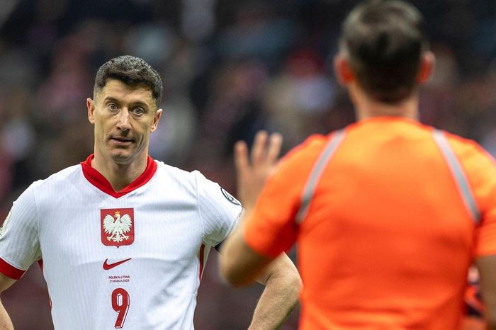 Bị tước băng đội trưởng, Lewandowski rút khỏi tuyển Ba Lan