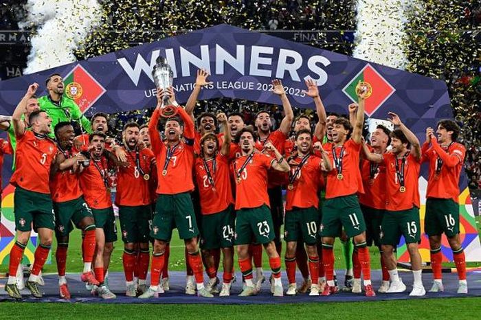 Ronaldo và giọt nước mắt tuổi 40