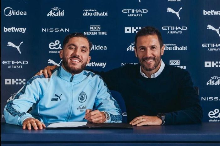 Man City công bố tân binh thứ ba