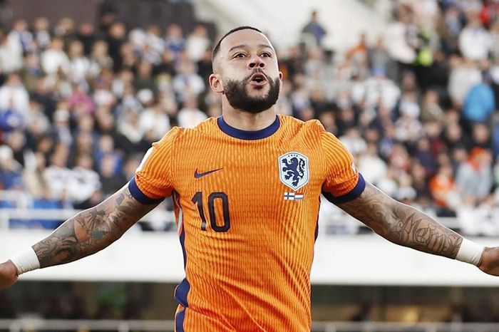 Depay lập kỷ lục trong chiến thắng 8-0 của Hà Lan