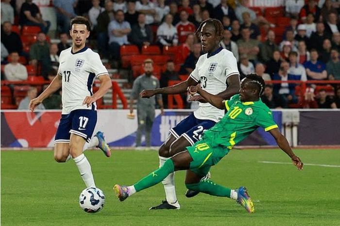 Tuyển Anh thua sốc Senegal trên sân nhà