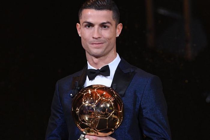 France Football sắp trao Siêu Quả bóng vàng?