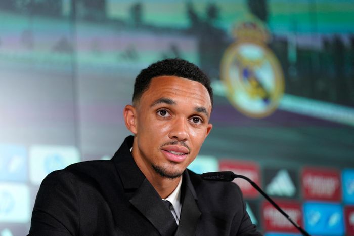 Alexander-Arnold gây bất ngờ với khả năng nói tiếng Tây Ban Nha