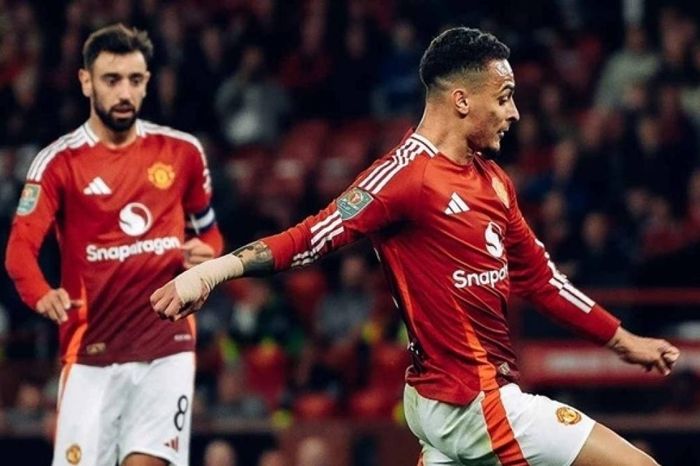 Antony rộng cửa ở lại La Liga