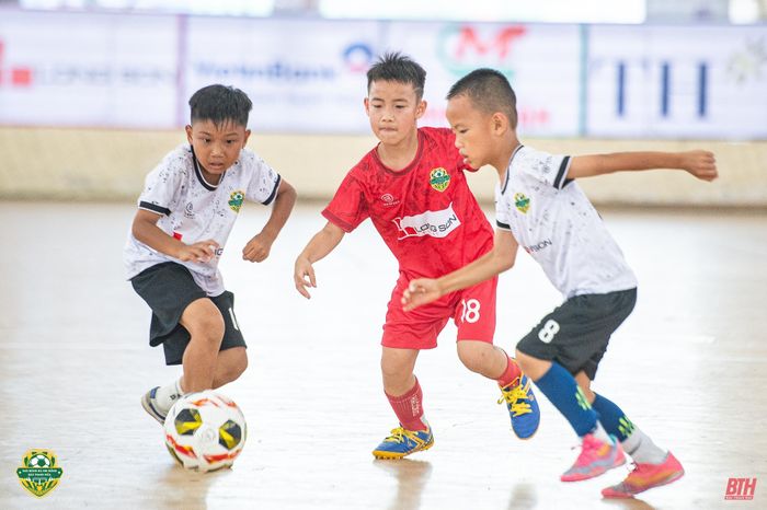 Thắng đậm Thạch Thành, Thiệu Hóa giành vé vào chung kết lứa tuổi U8