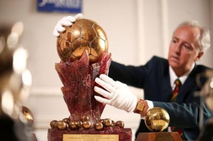 France Football úp mở tái khởi động Siêu quả bóng vàng