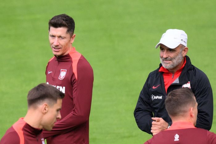 HLV Ba Lan từ chức sau mâu thuẫn Lewandowski