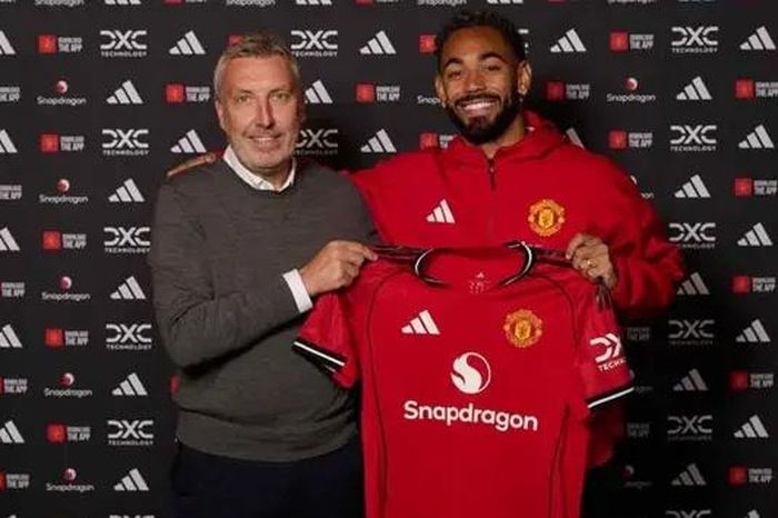 Manchester United công bố tân binh 62,5 triệu bảng