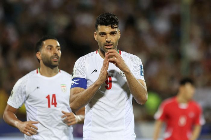 Tiền đạo Inter Milan mắc kẹt ở Iran