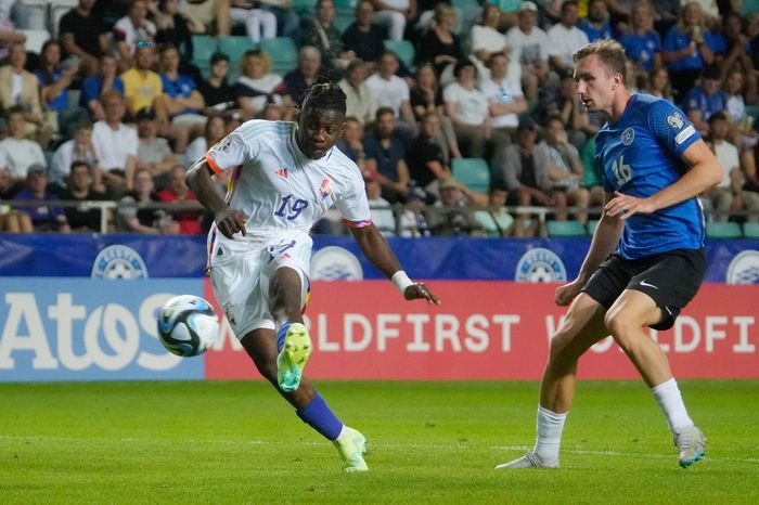 Mbeumo nghiêng về Spurs, MU tính phương án Bakayoko