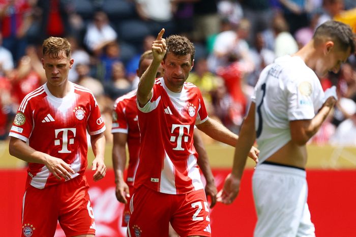 Thế giới chứng kiến màn vùi dập của Bayern Munich
