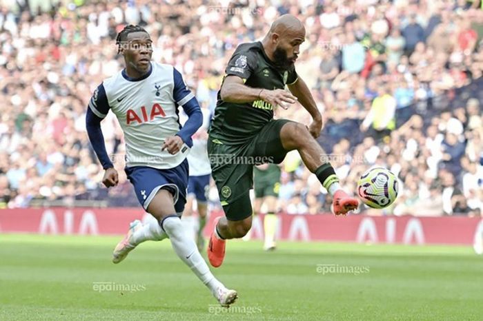 Phản ứng của MU trước lời đề nghị lớn của Tottenham cho Mbeumo