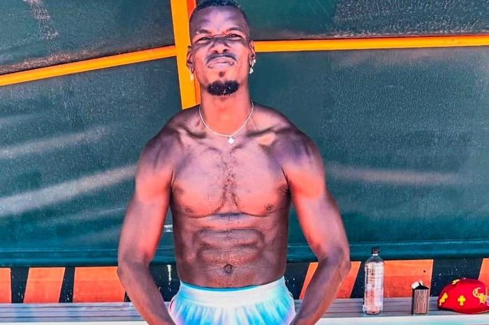 Vóc dáng đáng kinh ngạc của Pogba