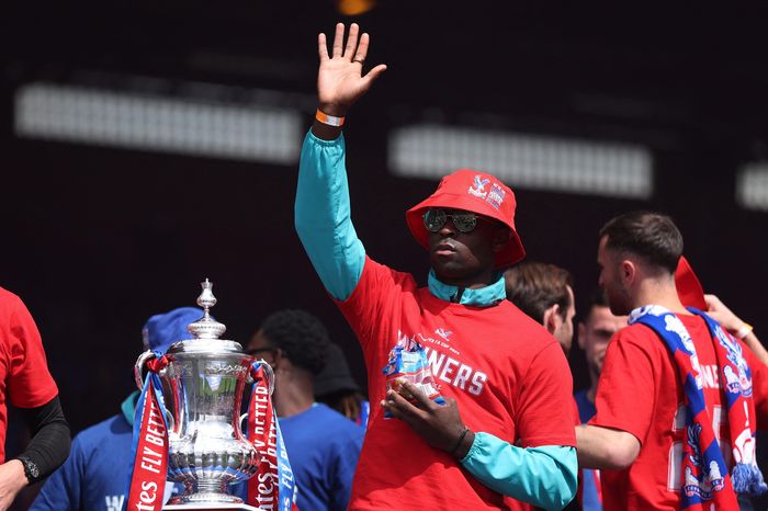 Arsenal muốn chiêu mộ trung vệ tuyển Anh