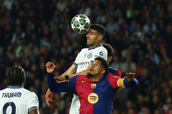 Barcelona sẵn sàng bán Araujo