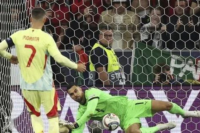 Dằn vặt sau quả phạt đền hỏng ăn ở chung kết Nations League, thủ quân Morata để ngỏ khả năng giã từ ĐT Tây Ban Nha