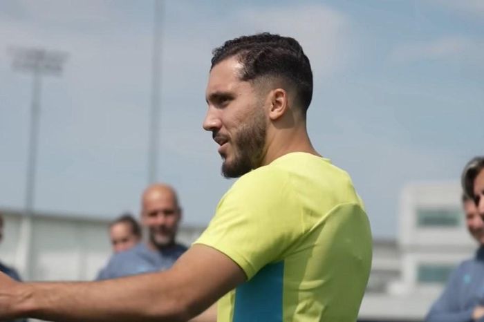 Rayan Cherki khiến Pep Guardiola reo vui, tuyên bố gây hấn MU