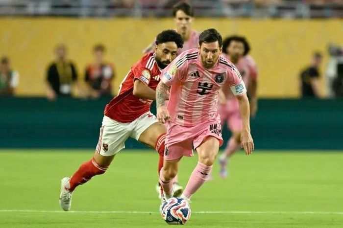 Đội nhà gặp khó, sếp lớn Dortmund bất ngờ đổ lỗi cho Messi