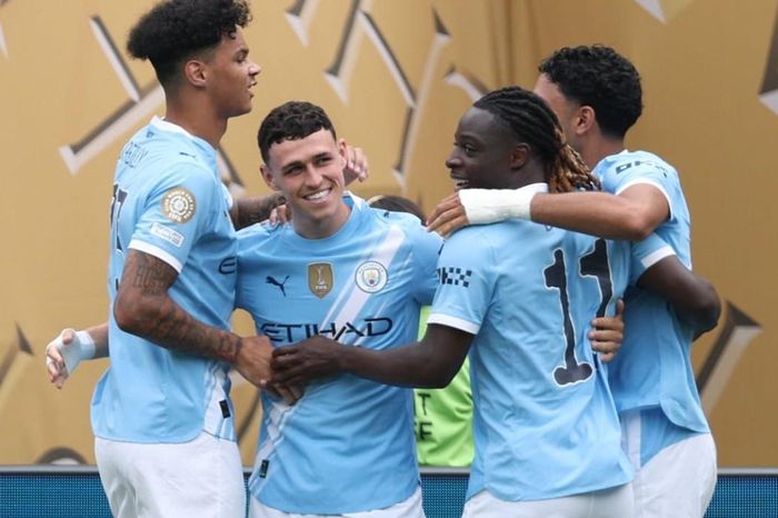 Foden làm lu mờ dàn tân binh Man City