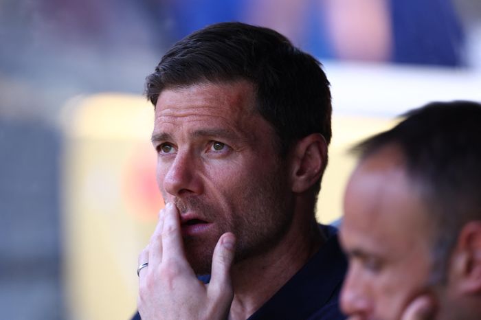 Xabi Alonso nhận 'gáo nước lạnh' đầu tiên tại Real Madrid