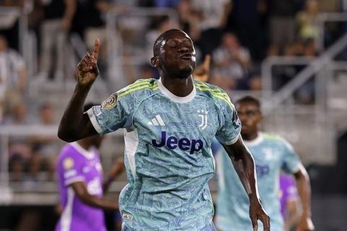 Juventus đè bẹp đại diện UAE 5 bàn không gỡ