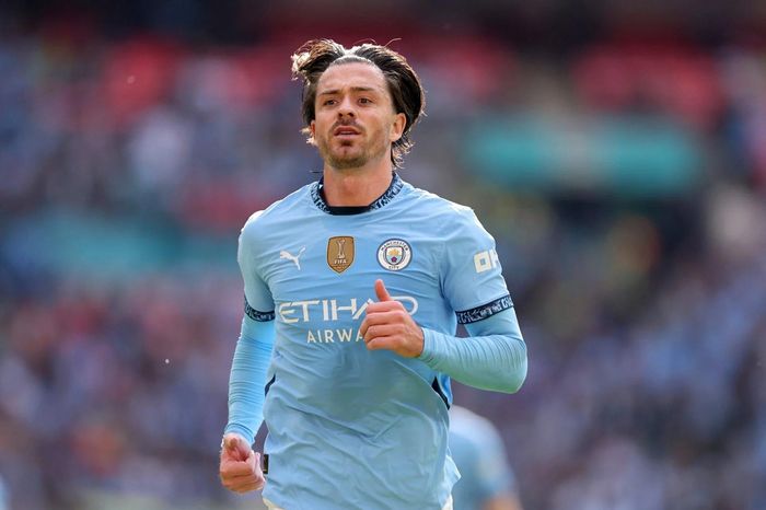 Man City mắc kẹt với Walker và Grealish