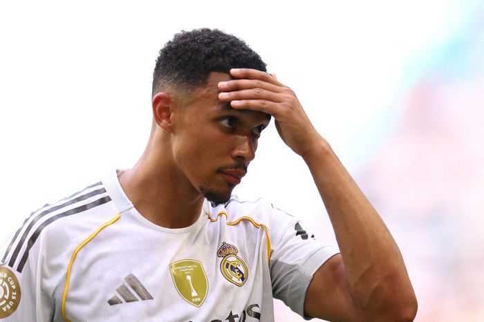 Trent mất chất trong ngày đầu khoác áo Real Madrid