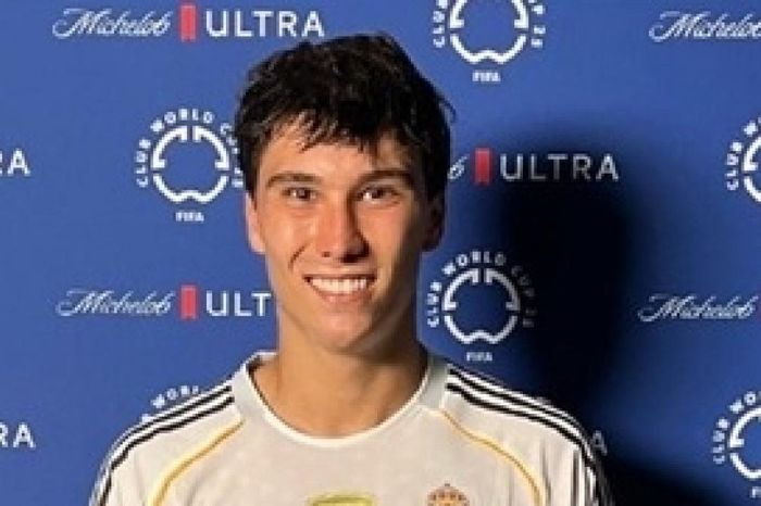 FIFA tôn vinh cầu thủ Real đầu tiên ghi bàn dưới thời HLV Alonso