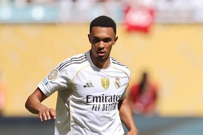Trent Alexander-Arnold bị chê cười sau màn ra mắt Real Madrid