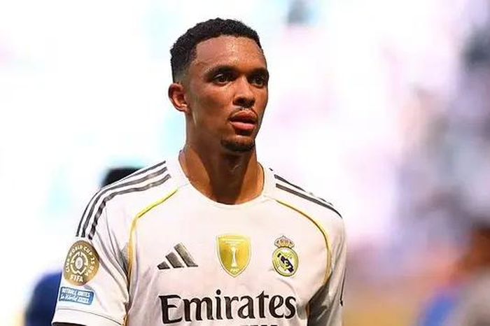 Màn ra mắt không như ý của Trent Alexander-Arnold