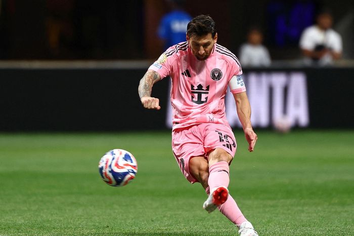 Messi gánh Club World Cup trên vai