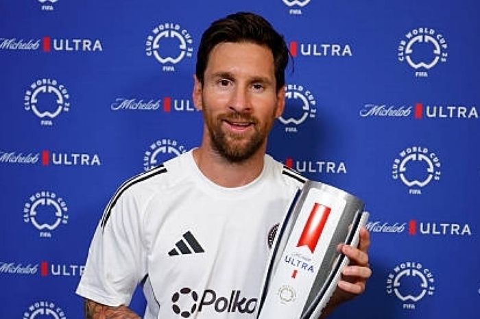 Messi đạt mốc vô tiền khoáng hậu, được FIFA tôn vinh