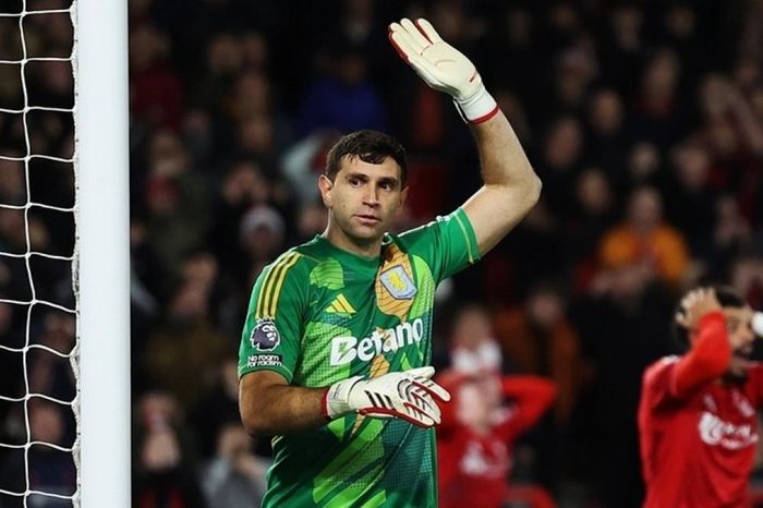 Thủ môn Emi Martinez tự tiến cử với Man Utd