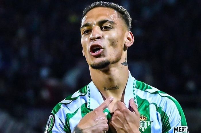 Antony từ chối đến Serie A